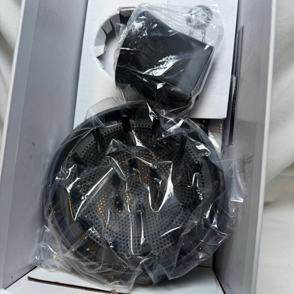 Ionic Blow Dryer High Speed Brushless Motor Diffusser and Nozzle 5 Temps 2 Speed - Picture 7 of 9